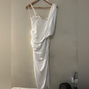 - WHITE Kristiana slit dress